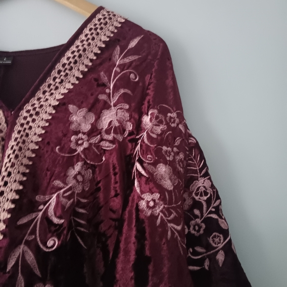Unbranded Burgundy Velvet Floral Embroidered Ruffle Trim Poncho Romantic Style L - Picture 4 of 6
